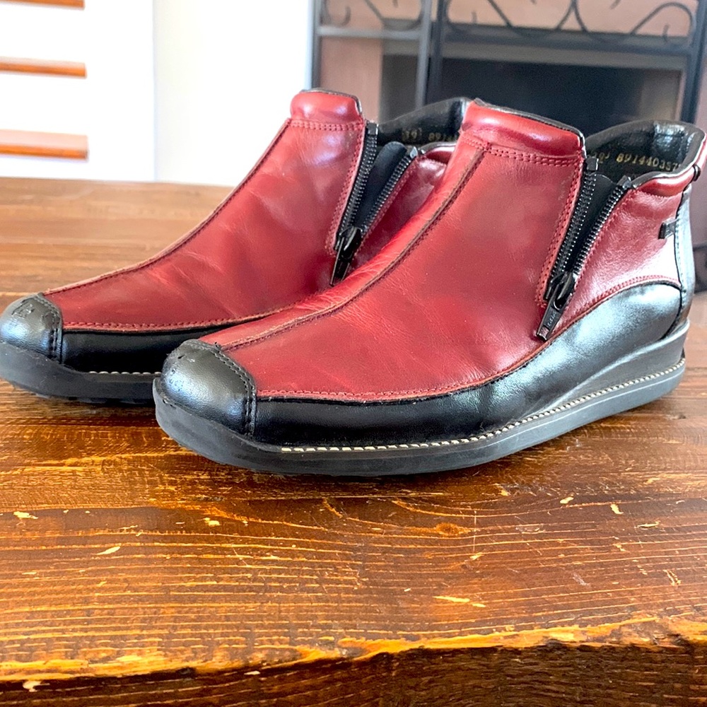 RIEKER BOOTIES. Beautiful warm leather shoes. Soft inside. Comfortable
